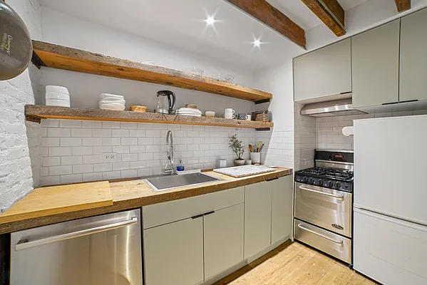 Rented by Harmonycity Corp. | media 21