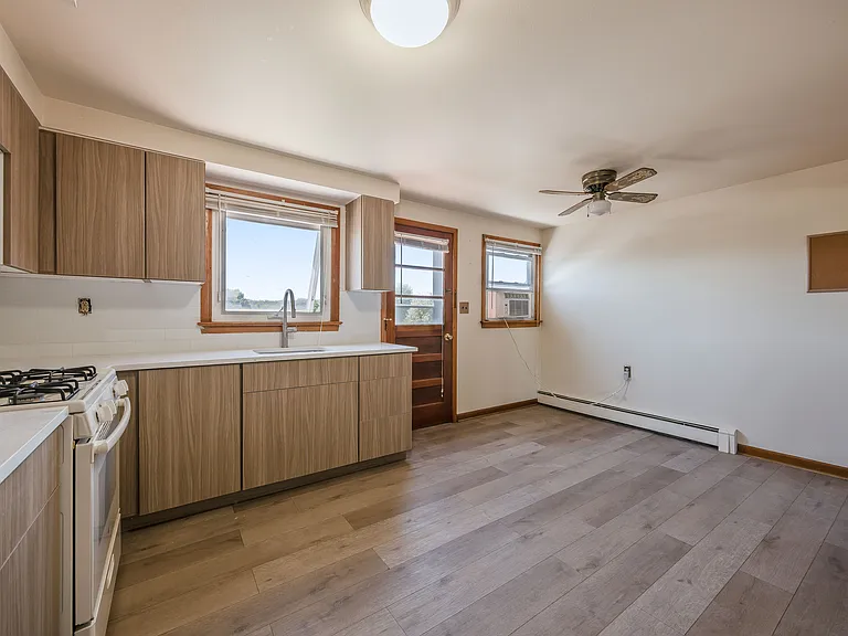 88 Maple Ave — Photo 5