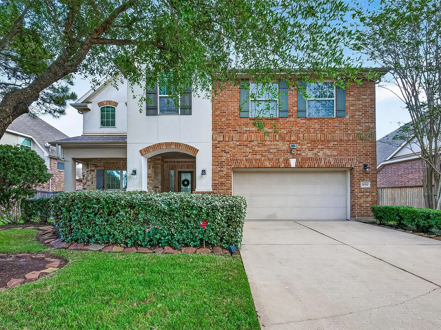 4 bed, 3.0 bath, 2815 sqft, $3,300 — Photo 2