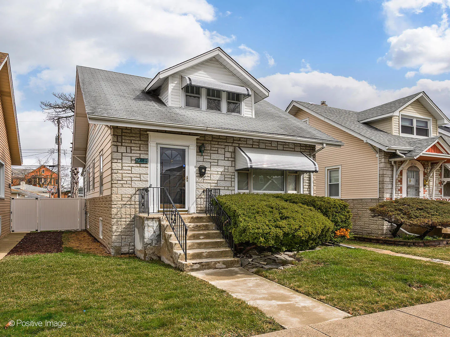 2835 N Mont Clare Ave photo 1
