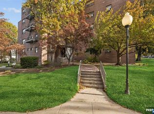501 Linwood Dr APT 2H, Fort Lee, NJ 07024