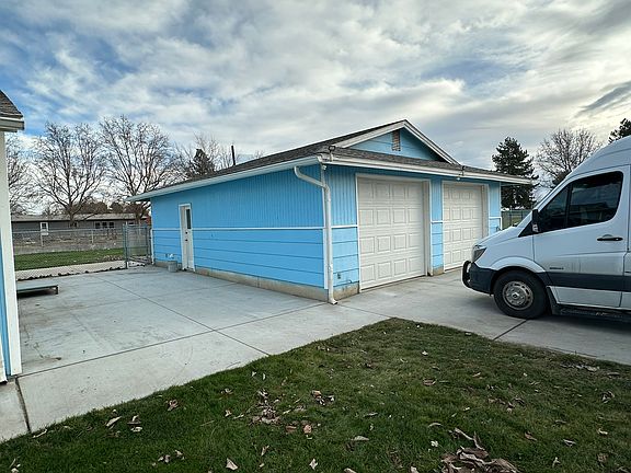 2nd image of 433 Ringhoff Rd