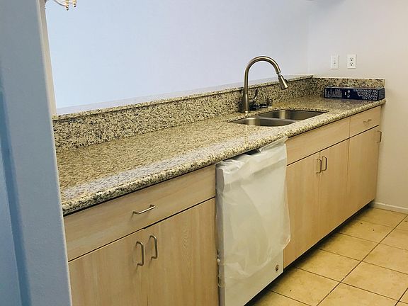 4th image of 11027 Aqua Vista St #6