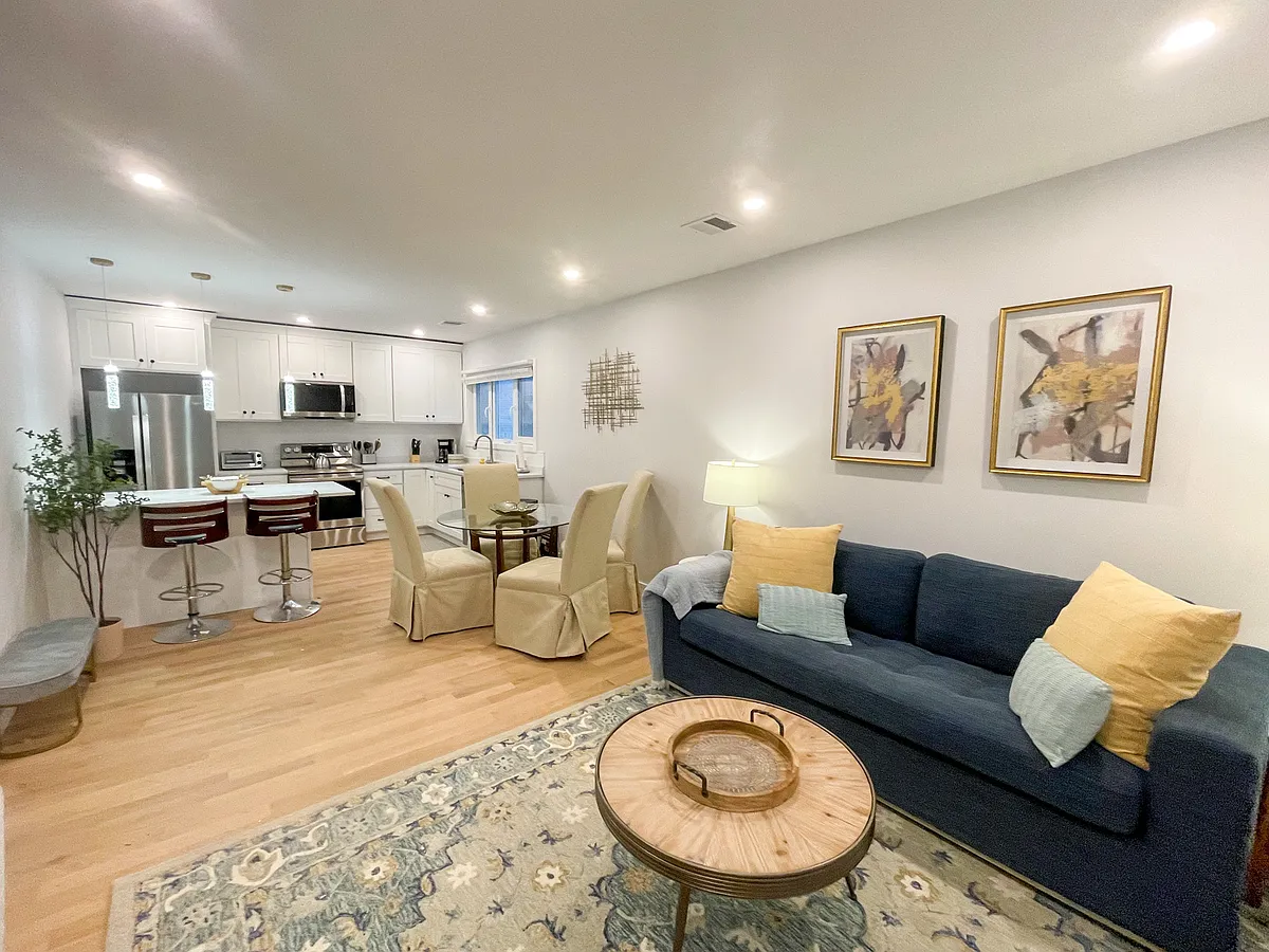 Building Photo - 75 Thorndike St #2