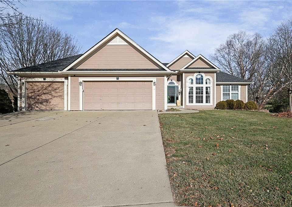 1st image of 13520 Sycamore Dr