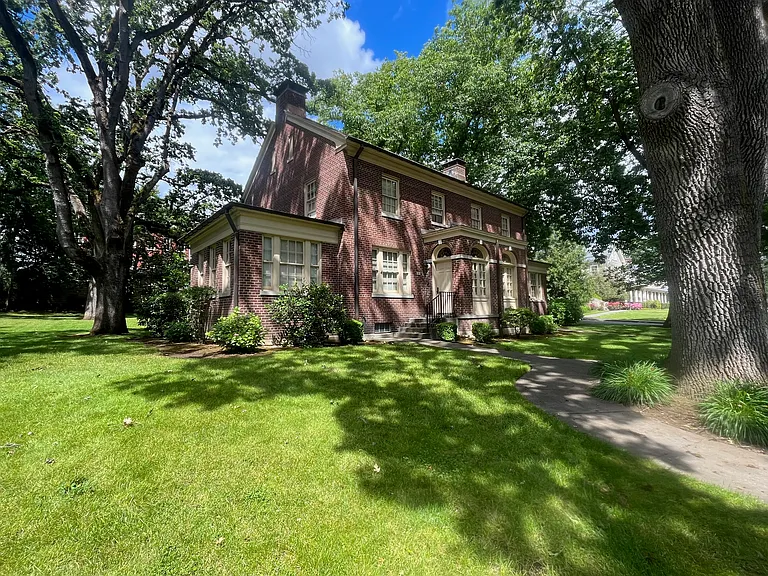 400 Hathaway Rd — Photo 3
