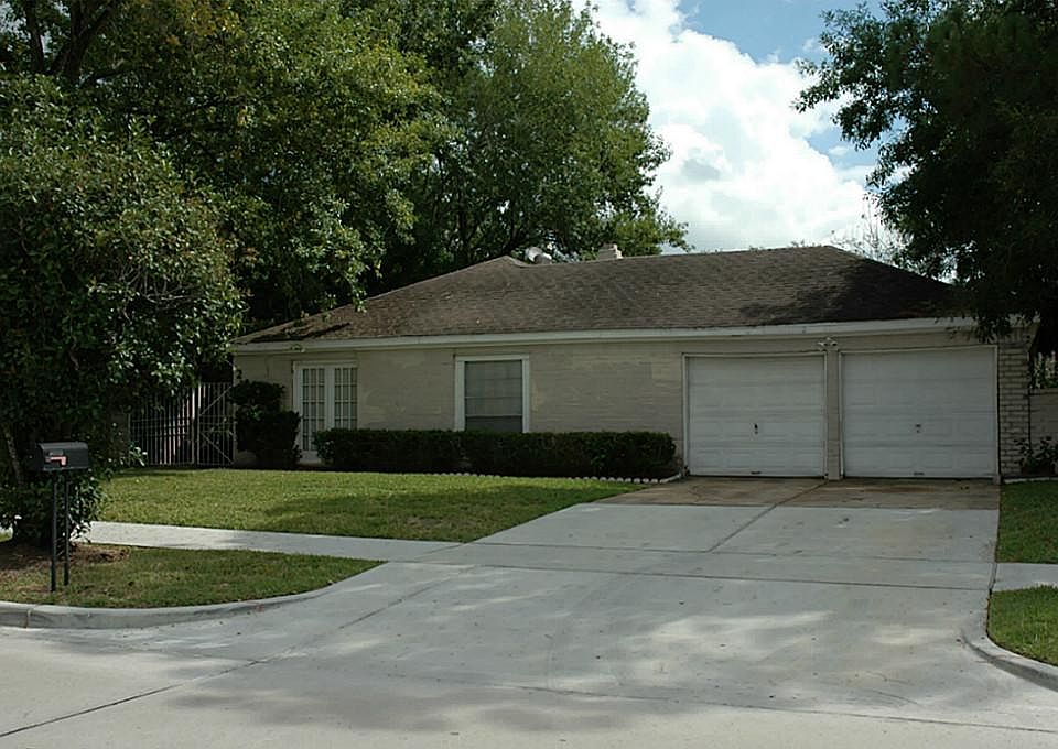 1st image of 2806 Quail Valley East Dr