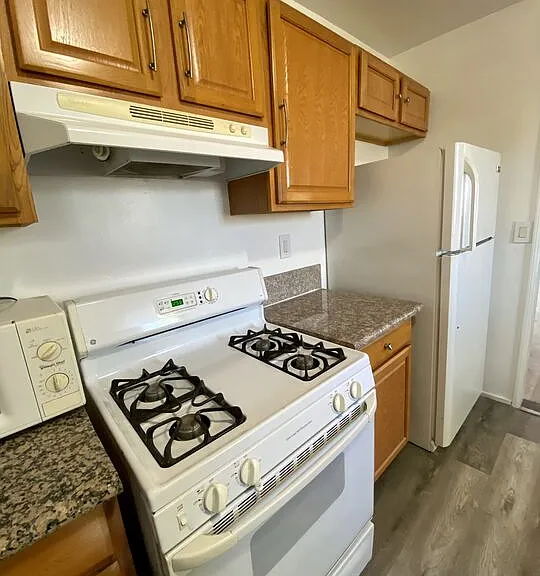 1554 S Stanley Ave — Photo 14