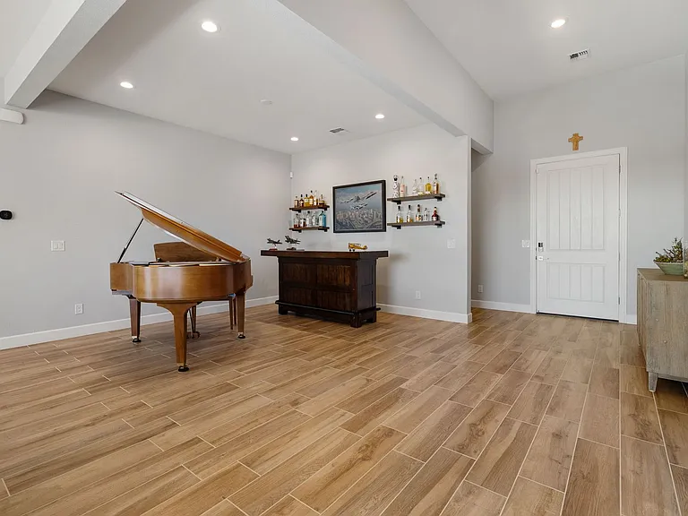 1561 Evangeline Dr — Photo 10