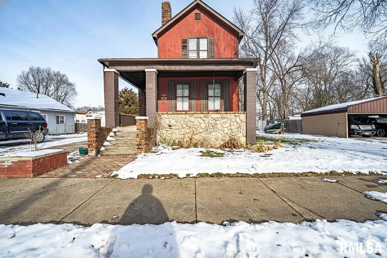 1701 W Howett St photo 1