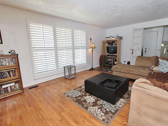 5th image of 698 N Eagle Hills Way