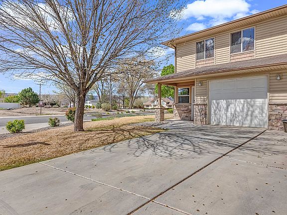 3rd image of 2450 Theresea Ln
