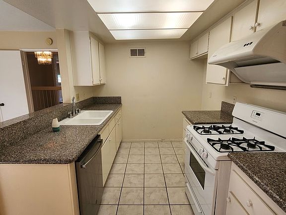 5th image of 2913 Barrington Ct