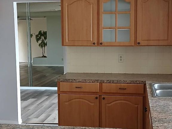 4th image of 738 Flamingo Dr