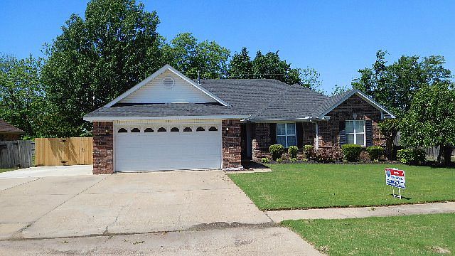 1st image of 608 White Oak Dr