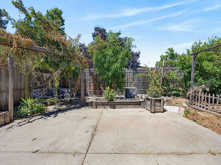 8779 Brittany Park Dr — Photo 51