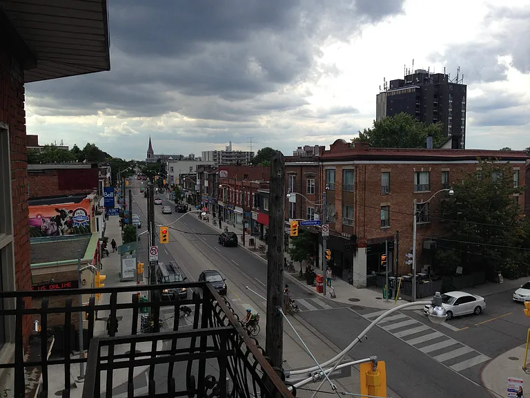 225 Gladstone Ave — Photo 173