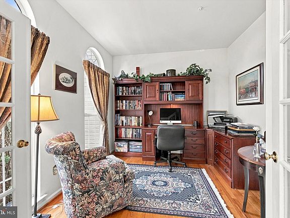 4th image of 804 Sweet Cherry St