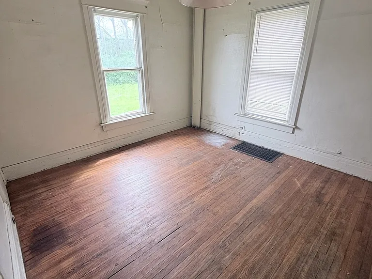 1019 Avenue A — Photo 15