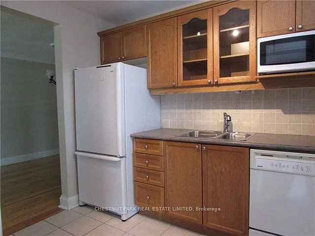 143 Glenvale Blvd — Photo 4