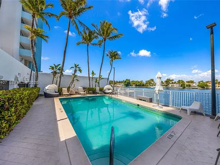 5880 Collins Ave #1007 — Photo 26
