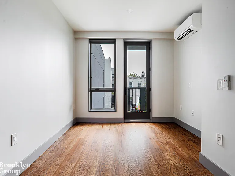 1894 De Kalb Ave #3 — Photo 4