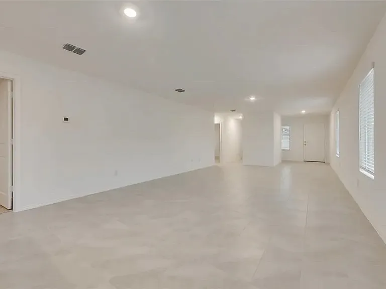 9724 Skyhawk Ave — Photo 2