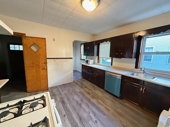 4th image of 13 Waterhouse St APT 3