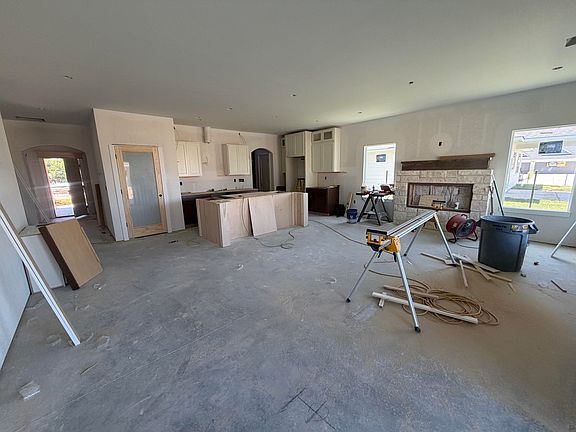 3rd image of 742 N Rainbow Lake Ct