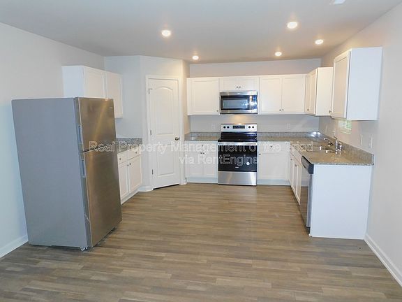 5th image of 117 E Carmel Cove Dr