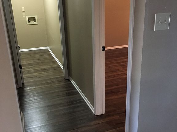 4th image of 332 Crownhill Dr