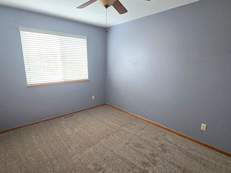 305 Holbrook St — Photo 20