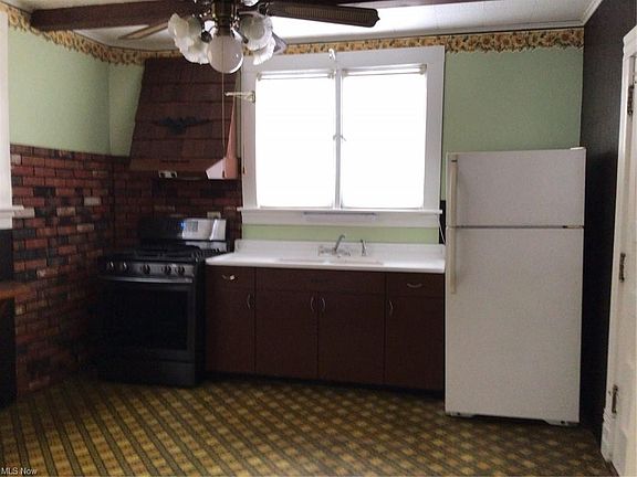 2nd image of 615 Buffalo St