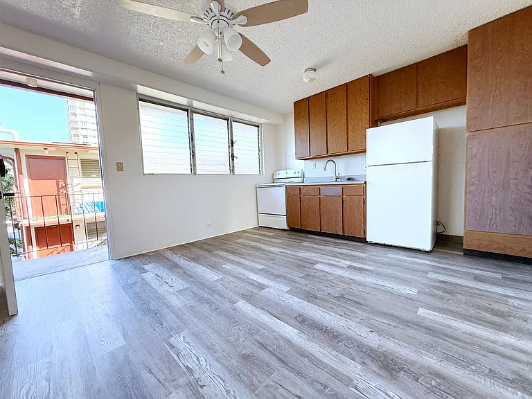 2541 Kuhio Ave #401 — Photo 3