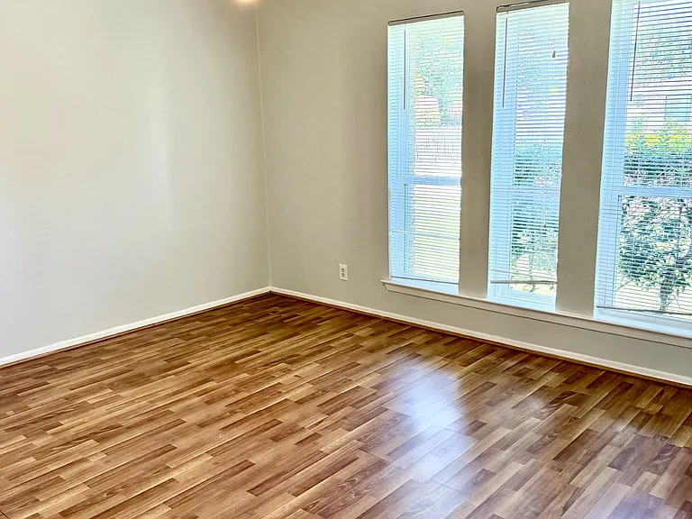 1212 Linden Dr — Photo 15
