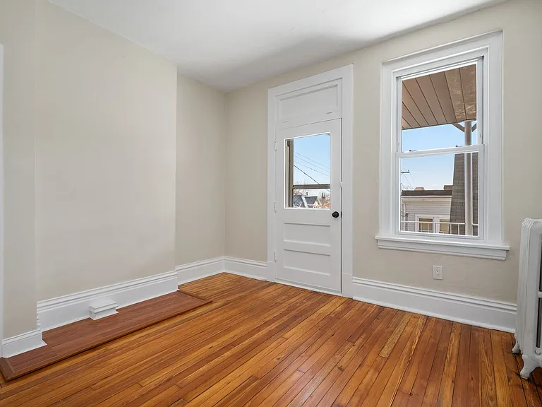 701 Brownsville Rd — Photo 2