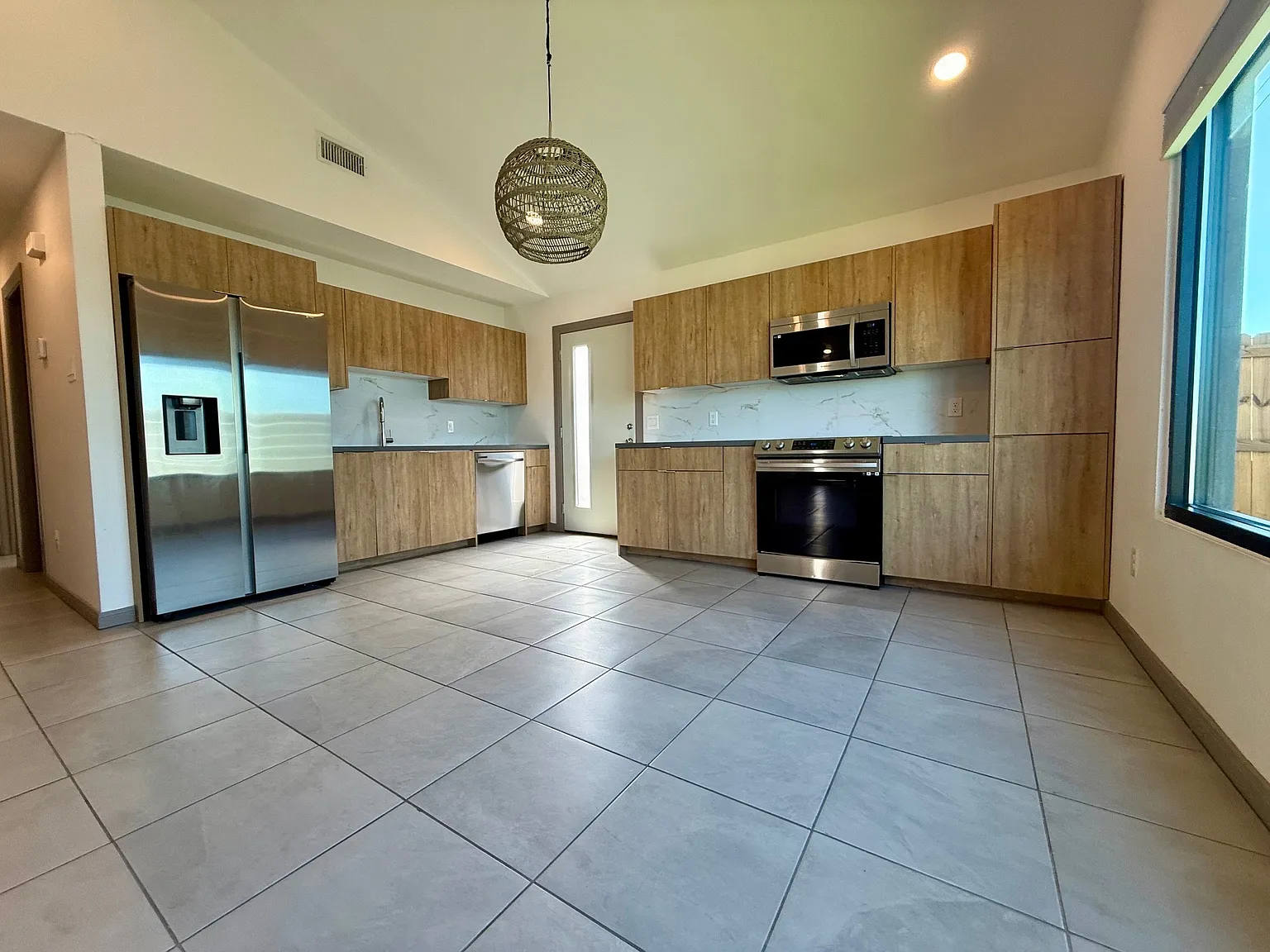1321 East Iris Avenue - 3 — Photo 2