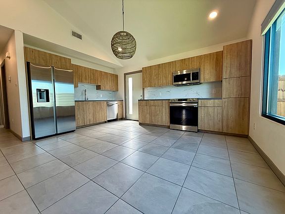 3rd image of 1321 E Iris Ave #3