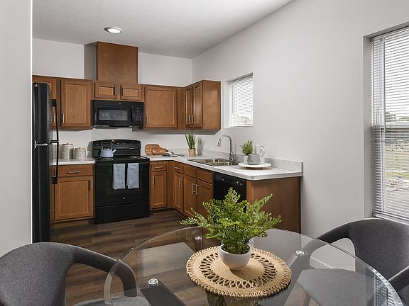 5th image of 5115 Broadway Ave #4291585