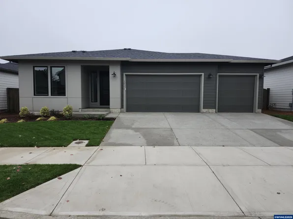 3066 Olympic St, Woodburn, OR 97071