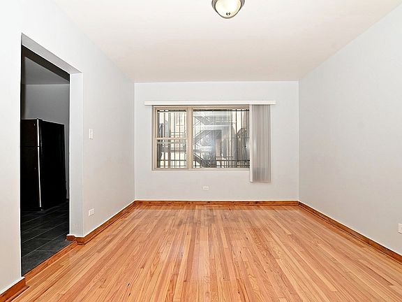 3rd image of 6000-04 S Albany Ave #1