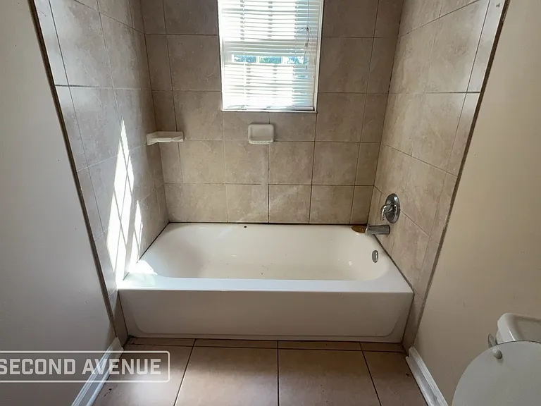 3132 Lamphier Ave — Photo 9