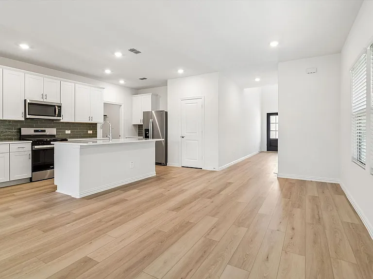 1404 Bridgestone Dr — Photo 8