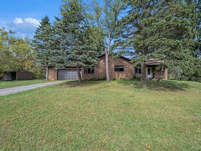 12345 Alcoy Dr, Fenton, MI, 48430