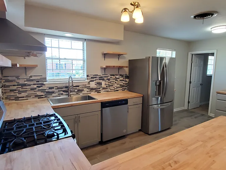 8700 Fulton St — Photo 29