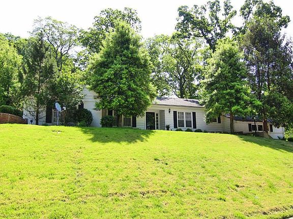 4th image of 1820 Oak Hills Dr