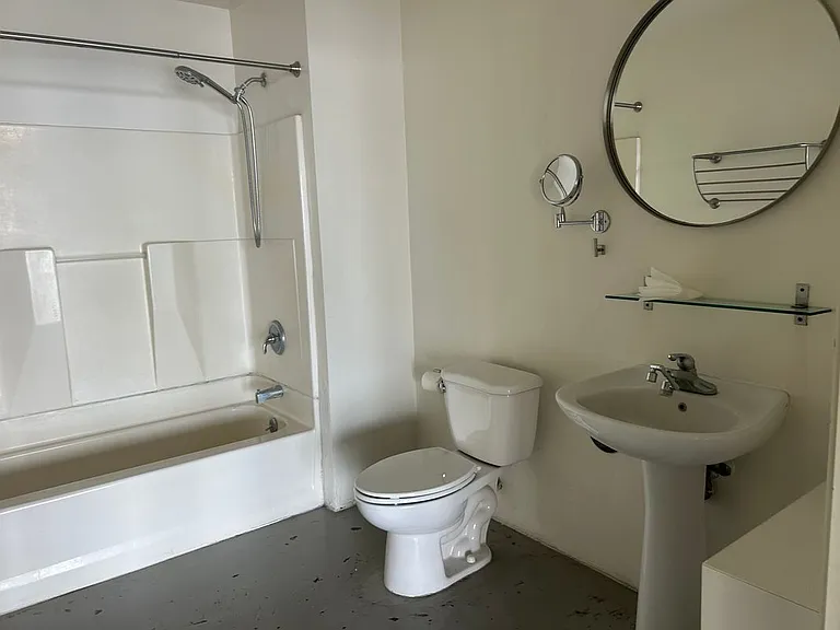 2404 Wilshire Blvd #12C — Photo 6