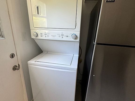 3rd image of 911 Havenhurst Dr APT 3