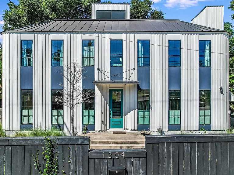 1304 Navasota St — Photo 3