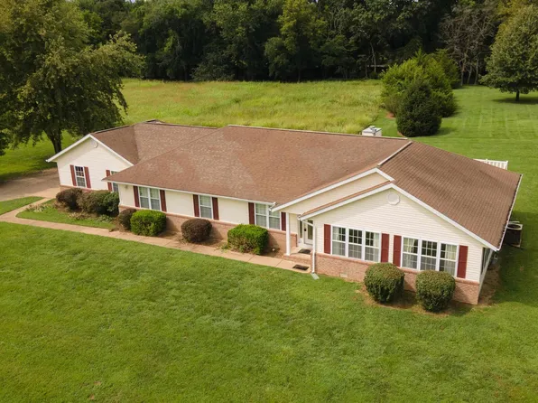 14 Timber Creek Dr, Herrin, IL 62948